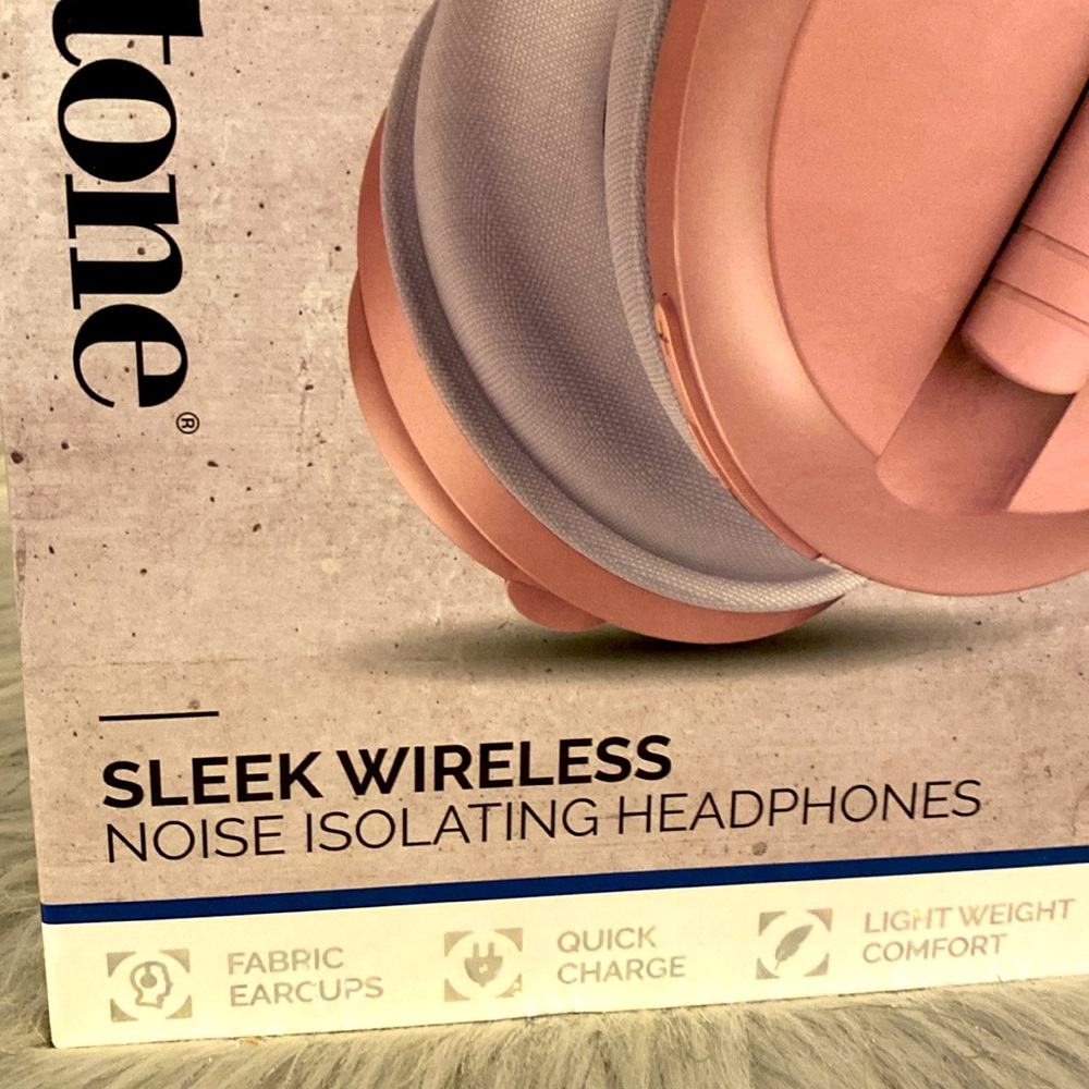 BNWT BROOKSTONE Sleek Wireless Bluetooth Noise Isolating Pink Headphones - Picture 2 of 4